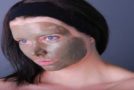 Aus eigener Herstellung: Masken für Hals und Dekolleté